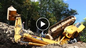 Extremely Dangerous Operator Excavator Fails ! Idiots Heavy Equipment Accidents Compilation