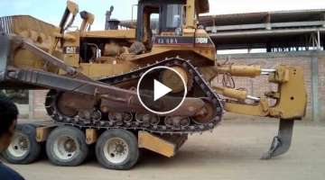 Caterpillar D8 (Bulldozer) Unloading