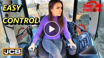 JCB 3CX | ⚠ Teaching My Wife How to Control a Backhoe Loader Back-Arm (English, Spanish Subtitl...