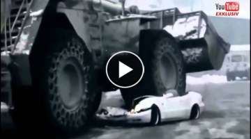 Worker destroy boss car - Caterpillar Excavator vs Mercedes