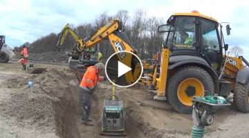 JCB 4CX with very skilled backhoe drive
