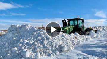 I a'int afraid of no snow! John Deere Ploughing Deep Snow